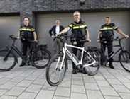 Agenten op nieuwe KOGA en Batavus fietsen